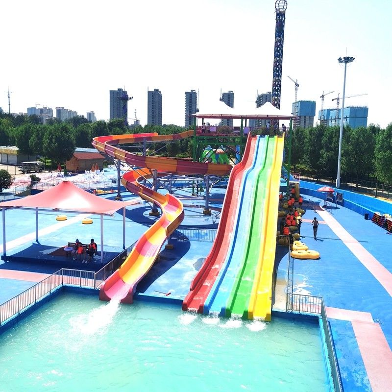 Mehrspurige Regenbogen-Wasserrutsche mit individuellem Design und Farbe für den Wasserpark