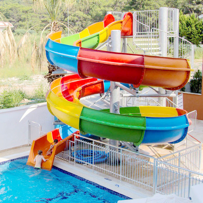 Spannende Glasfaser-Poolrutsche mit Wassersprüh-Sicherheitsgriffe für 1-2 Personen