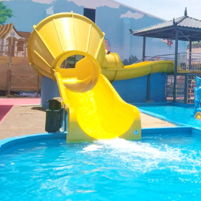 Hohe Haltbarkeit Kleine Tornado-Wasserrutsche für 2 Kinder 3-15 Jahre alt